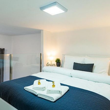 Bella Mia - Entire Apartment Near Liszt Ferenc Ter Boedapest Buitenkant foto