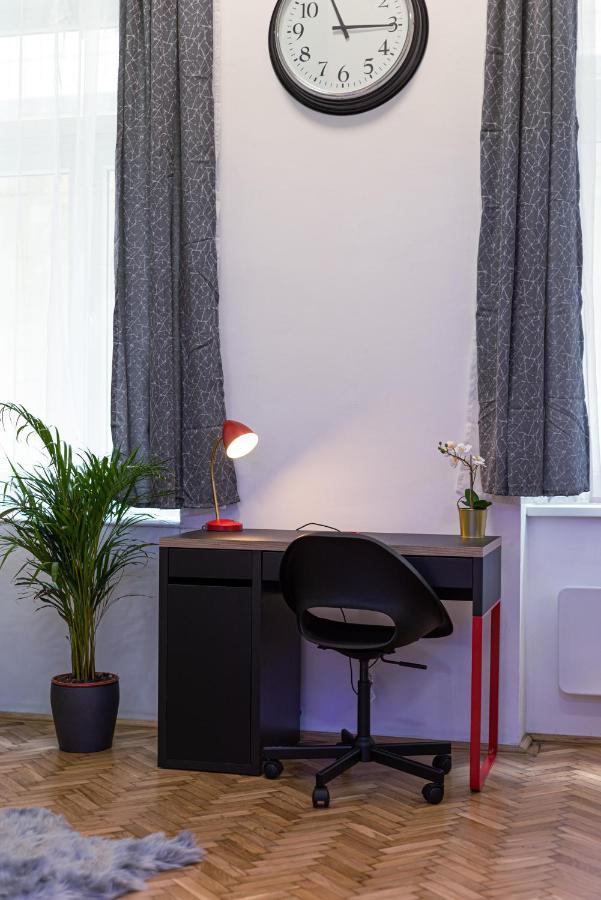 Bella Mia - Entire Apartment Near Liszt Ferenc Ter Boedapest Buitenkant foto