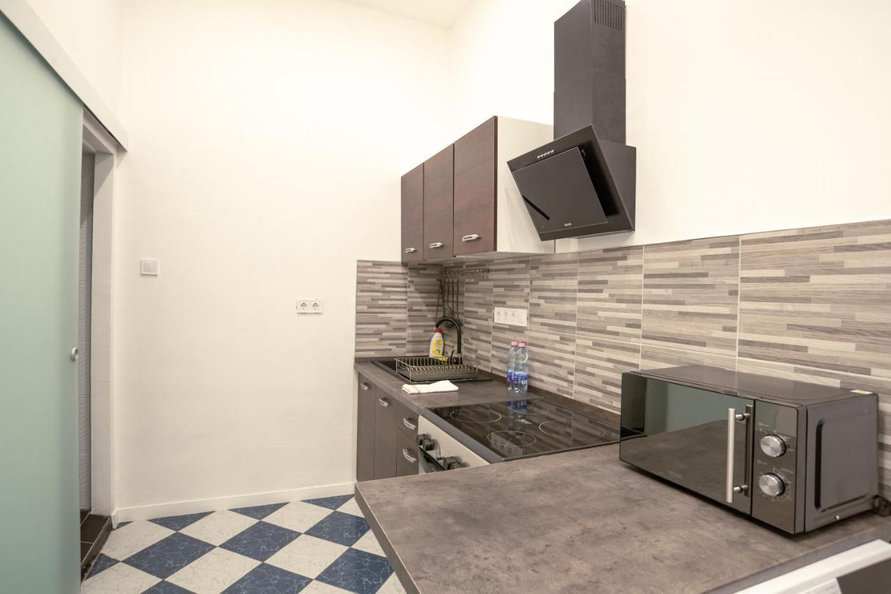 Bella Mia - Entire Apartment Near Liszt Ferenc Ter Boedapest Buitenkant foto