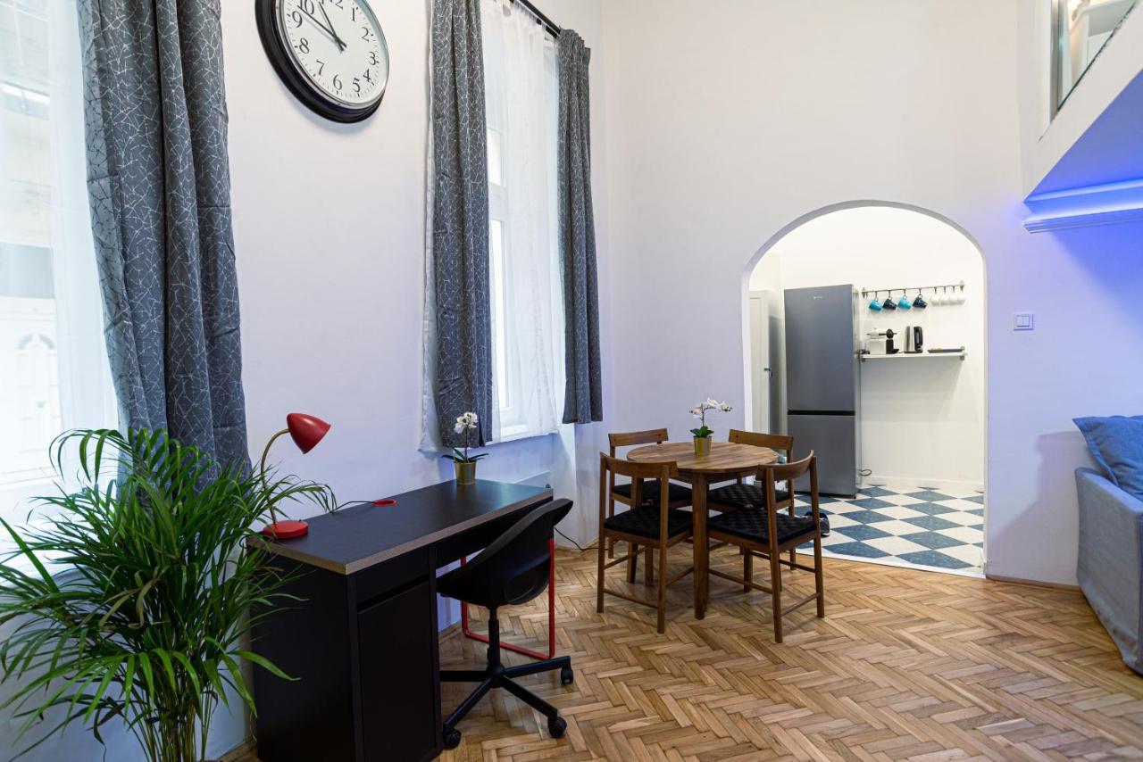 Bella Mia - Entire Apartment Near Liszt Ferenc Ter Boedapest Buitenkant foto