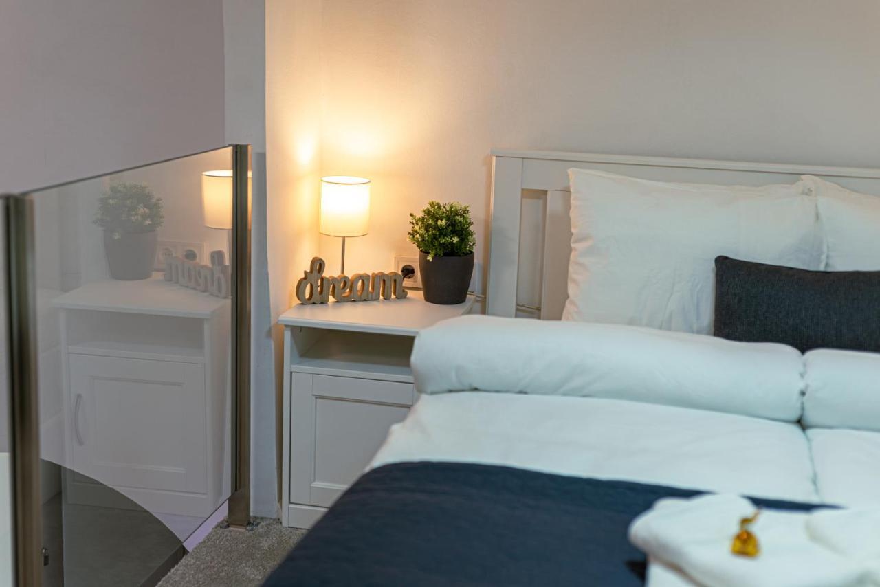 Bella Mia - Entire Apartment Near Liszt Ferenc Ter Boedapest Buitenkant foto